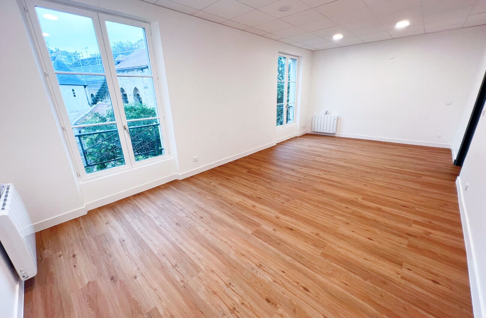 découvrez des solutions d'aménagement intérieur sur mesure dans le 75005. transformez votre espace de vie avec style et fonctionnalité grâce à nos experts en décoration et design.