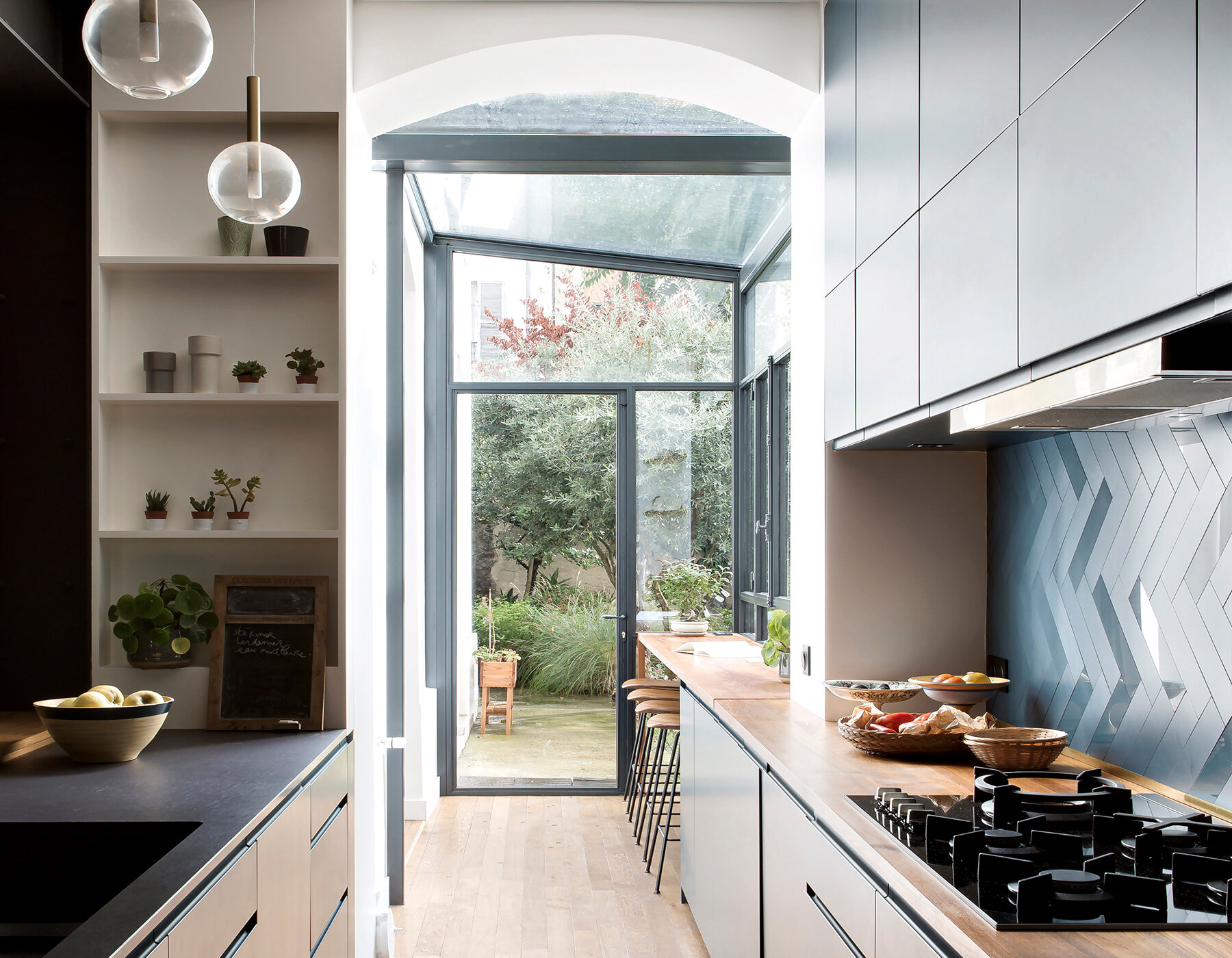 découvrez des solutions d'aménagement intérieur sur mesure à paris 5. transformez votre espace de vie en un lieu fonctionnel et esthétique grâce à nos experts en design d'intérieur. obtenez des conseils personnalisés pour optimiser votre décoration et votre agencement.