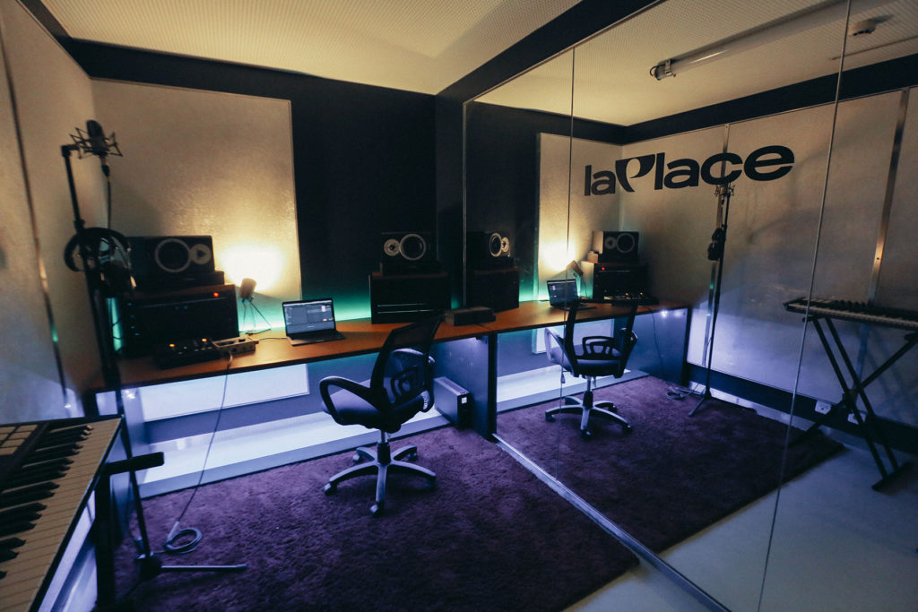 découvrez notre bureau studio à paris 75005 : un espace moderne, lumineux et idéalement situé pour travailler ou étudier en plein cœur du 5e arrondissement. parfait pour freelances, étudiants ou jeunes professionnels. contactez-nous pour plus d'infos !