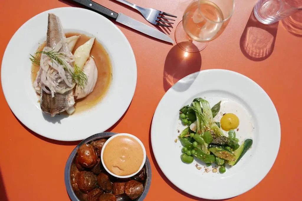 découvrez la cuisine du 75005, un quartier animé de paris, où tradition et modernité se rencontrent. explorez des restaurants, cafés et bistrots offrant des saveurs authentiques et des plats innovants, le tout dans une ambiance conviviale et chaleureuse.