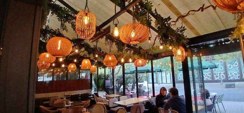 découvrez la richesse culinaire du 5ᵉ arrondissement de paris. entre bistrots traditionnels et restaurants raffinés, profitez d'une expérience gourmande unique dans ce quartier emblématique. explorez les saveurs authentiques et laissez-vous séduire par l'art de vivre à la parisienne.