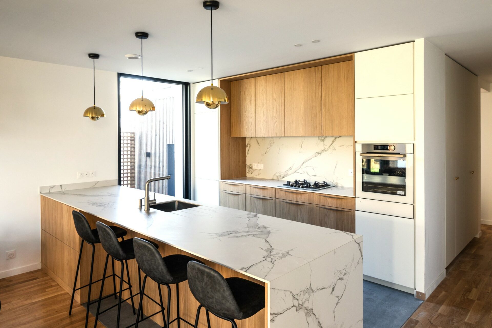 découvrez des cuisines sur mesure à paris 5, conçues pour allier fonctionnalité et esthétisme. transformez votre espace culinaire en un lieu unique, adapté à vos besoins et à votre style de vie.