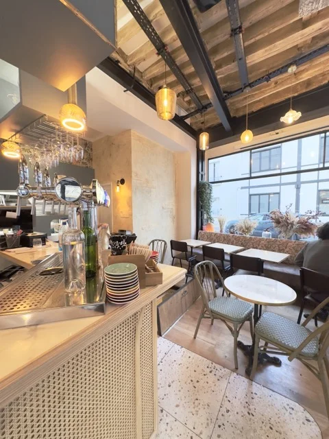 faites appel à un décorateur spécialisé en rénovation de studio à paris 75005. optimisez l'espace, modernisez votre intérieur et bénéficiez d'aménagements sur-mesure pour un studio chic et fonctionnel.