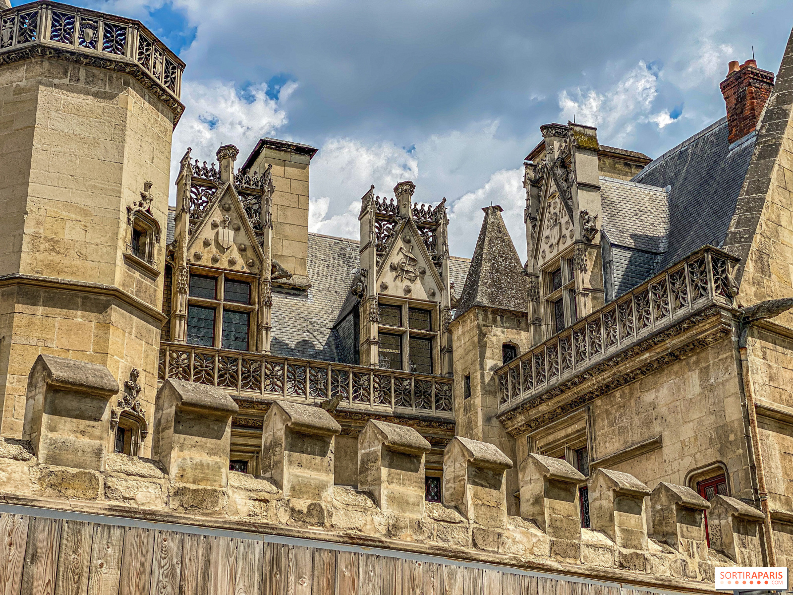 découvrez l'écologie de la peinture à paris 75005 : conseils pratiques, solutions écoresponsables et artisans engagés pour des travaux respectueux de l'environnement dans votre quartier.