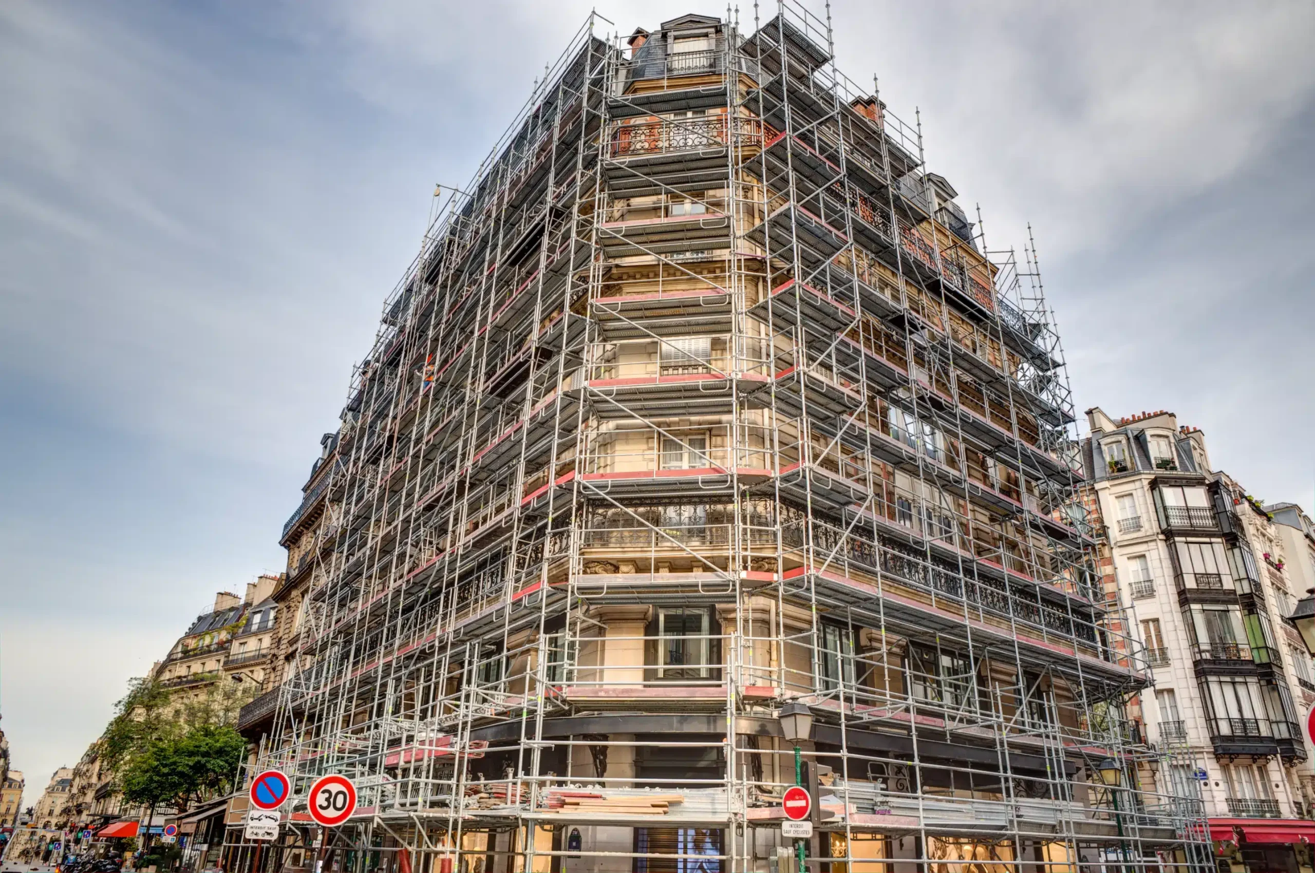 découvrez les principales erreurs à éviter lors d'une rénovation à paris 75005 pour garantir la réussite de vos travaux et préserver la valeur de votre bien immobilier.