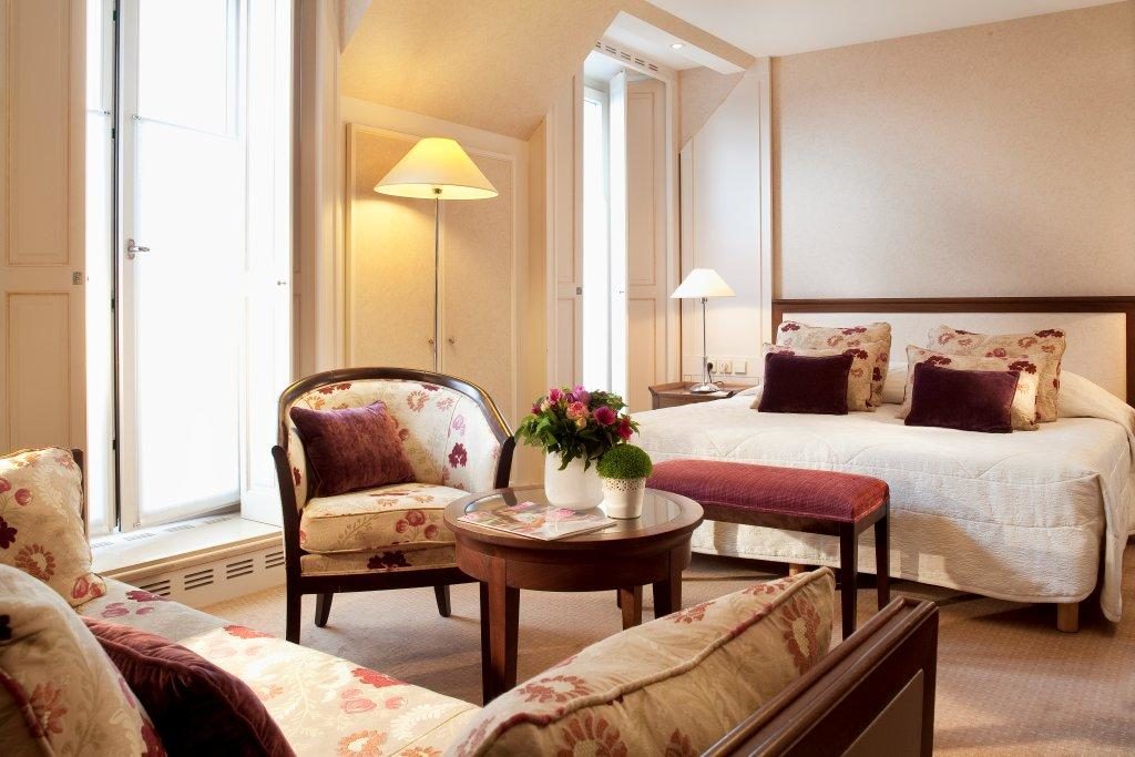 découvrez les meilleurs hôtels de luxe à paris : adresses prestigieuses, services haut de gamme et expériences inoubliables au cœur de la capitale française. trouvez l'hôtel parisien idéal pour un séjour d'exception.