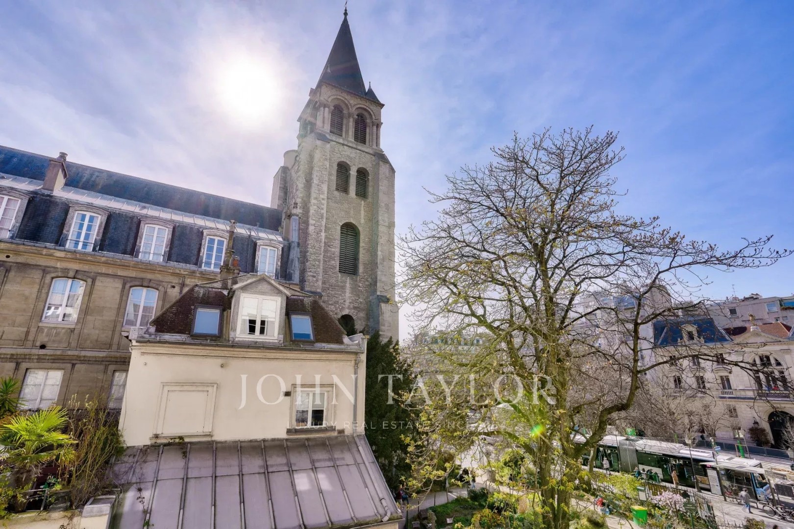 découvrez un immeuble haut de gamme à saint-germain, offrant des prestations de luxe, une architecture élégante et un emplacement prestigieux au cœur de paris.