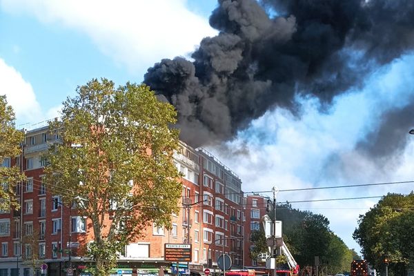 découvrez les dernières actualités sur l'incendie survenu dans un immeuble à paris. informez-vous sur les impacts, les interventions des pompiers et les mesures de sécurité mises en place pour protéger les habitants.