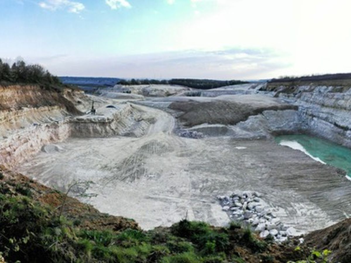 découvrez les inquiétudes du maire de paris concernant l'impact de l'exploitation du sous-sol sur la santé et la carrière des habitants de la capitale.