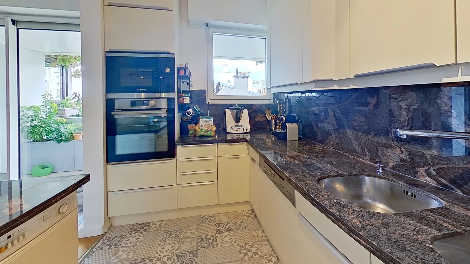 découvrez un large choix de matériaux de qualité pour la rénovation de cuisine à paris 75005 : plans de travail, carrelages, meubles et accessoires sur mesure. conseils et sélection adaptés à vos besoins.