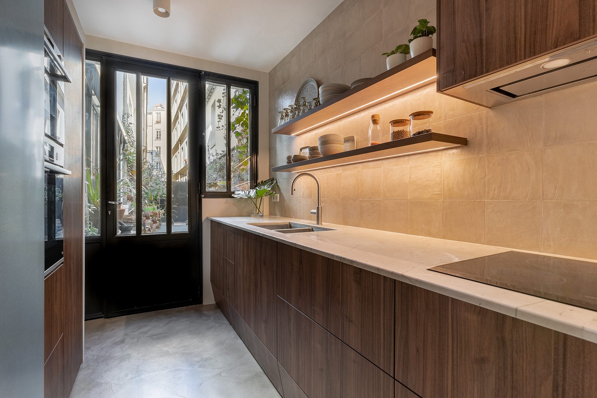 découvrez nos conseils et astuces pour optimiser votre cuisine à paris : aménagement, rangement, solutions gain de place et design adaptés aux petits espaces urbains.