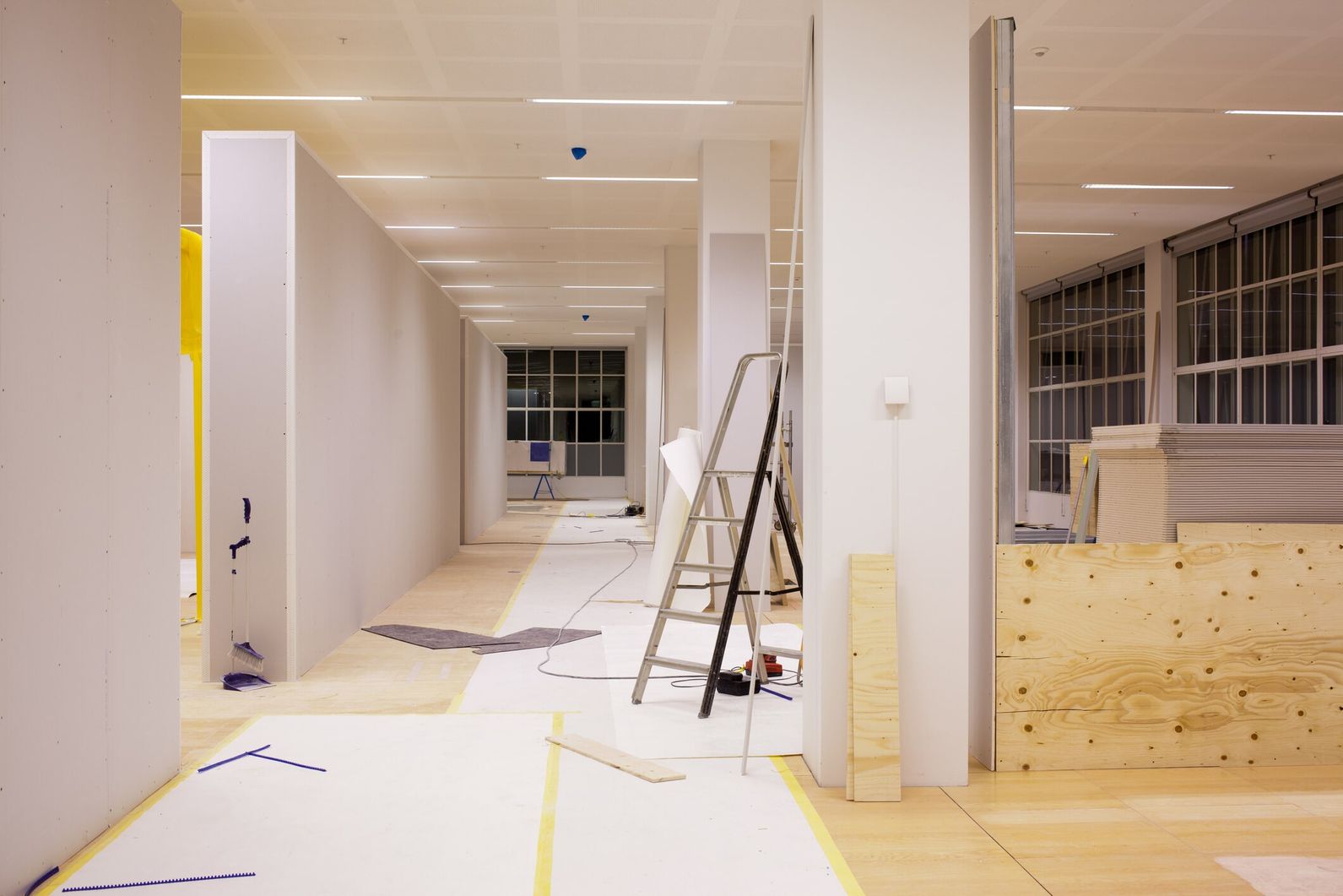 découvrez nos services de peinture intérieure à paris 75005. transformez votre espace avec des couleurs modernes et un savoir-faire exceptionnel. obtenez un devis personnalisé et révélez la beauté de votre intérieur.