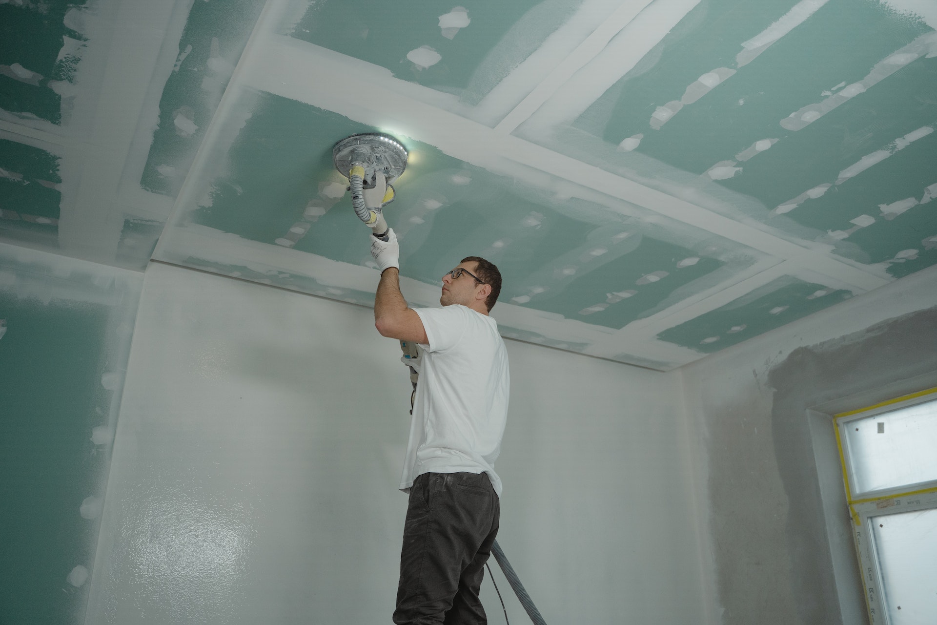 découvrez nos services de peinture intérieure à paris 75005, offrant des solutions sur mesure pour revitaliser votre espace de vie. des artisans qualifiés, des matériaux de qualité et un service soigné pour transformer vos pièces avec des couleurs tendances et un savoir-faire professionnel.