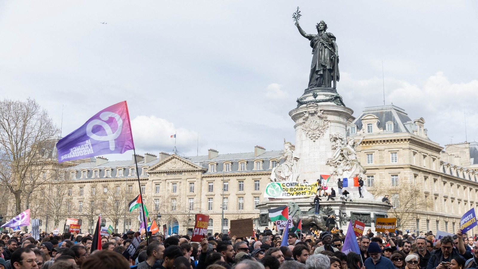 découvrez les enjeux et les revendications des protestations récentes autour des hlm à paris. informations sur les mouvements, les demandes des locataires et les impacts sur la politique du logement social parisienne.