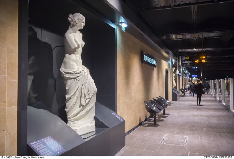 découvrez l'élégance du renaissance paris louvre rivoli, un hôtel 4 étoiles idéalement situé au cœur de paris. profitez d'un séjour raffiné à deux pas du musée du louvre et de la rue de rivoli, parfait pour explorer les trésors culturels de la capitale.