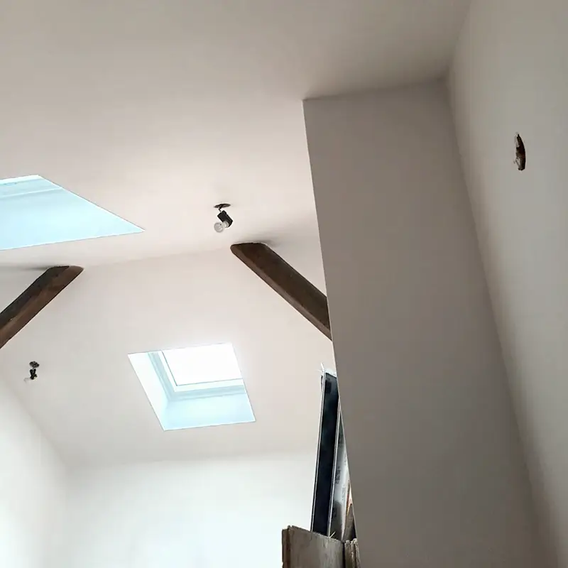 profitez d'une rénovation de combles sur mesure à paris 75005 : isolation, aménagement et optimisation de l'espace par des experts qualifiés. transformez vos combles en un lieu de vie confortable et lumineux !