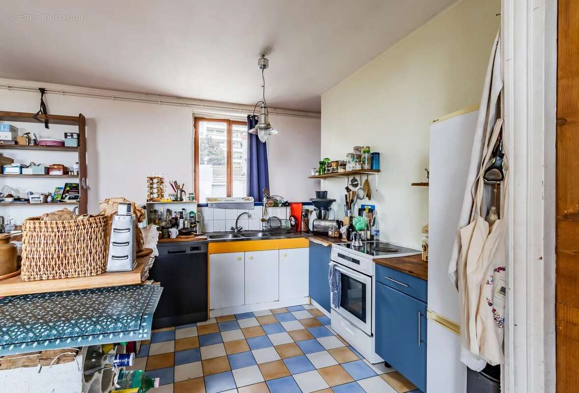 découvrez notre service de rénovation de cuisine dans le 5ᵉ arrondissement. transformez votre espace culinaire avec des designs modernes, des matériaux de qualité et un savoir-faire inégalé. contactez-nous pour donner vie à la cuisine de vos rêves !