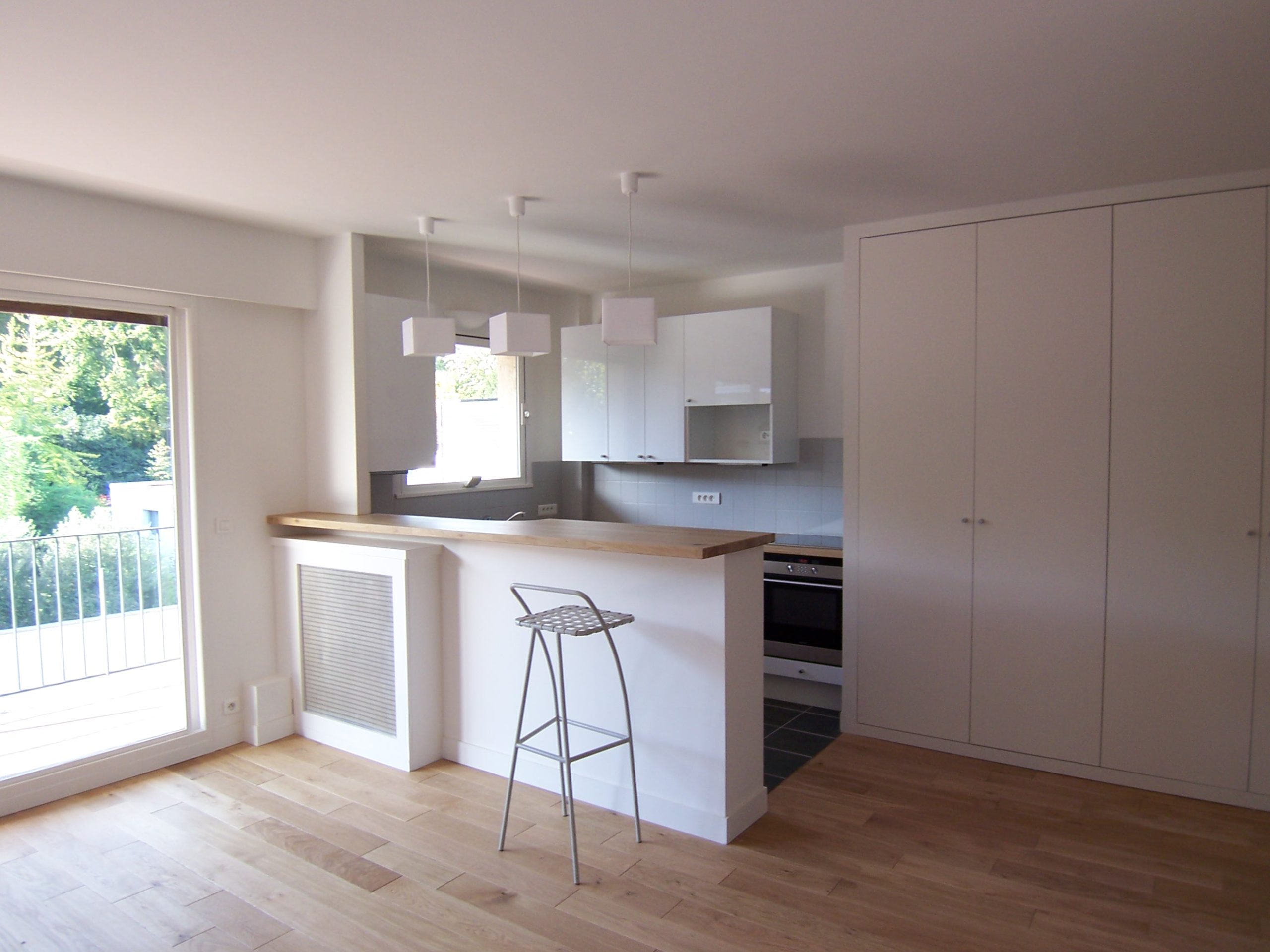 découvrez notre service de rénovation de cuisine dans le 75005, alliant modernité et fonctionnalité. transformez votre espace culinaire en un lieu de vie agréable et design, adapté à vos besoins. contactez-nous pour un devis personnalisé!