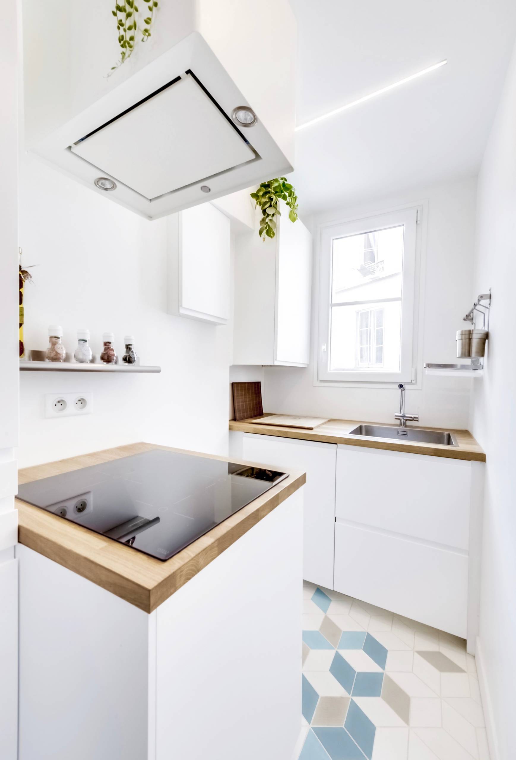 transformez votre espace culinaire en un chef-d'œuvre avec notre service de rénovation de cuisine de luxe dans le 5ᵉ arrondissement. offrez-vous des finitions haut de gamme, des matériaux raffinés et un design sur mesure qui allie fonctionnalité et élégance. redécouvrez le plaisir de cuisiner dans un cadre exceptionnel.