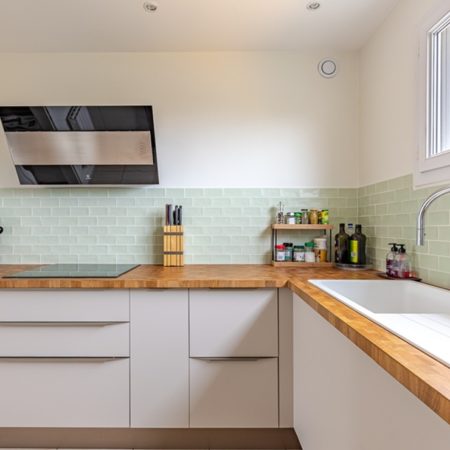 optimisez votre petit espace cuisine à paris 75005 avec nos solutions de rénovation sur mesure. design moderne, gain de place et réalisation rapide pour transformer votre intérieur en un lieu fonctionnel et élégant.