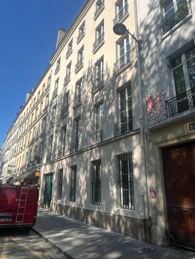 confiez la rénovation de votre façade à paris 75005 à des experts ! améliorez l'esthétique, l'isolation et la valeur de votre immeuble grâce à nos services professionnels et sur-mesure. devis gratuit et conseils personnalisés.