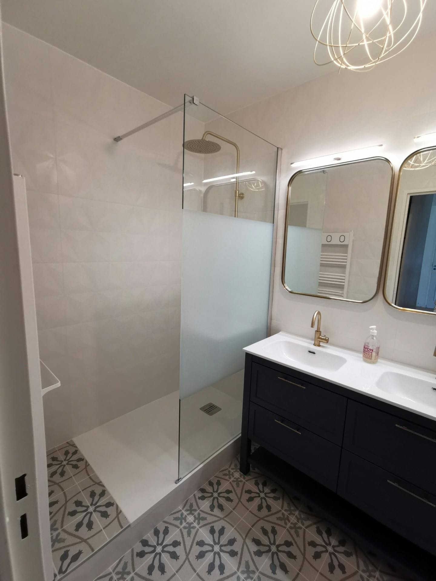 découvrez notre service de rénovation de salle de bain dans le 5ᵉ arrondissement. transformez votre espace avec des designs modernes et fonctionnels, tout en maximisant votre confort. contactez-nous pour un devis personnalisé et redonnez vie à votre salle de bain!