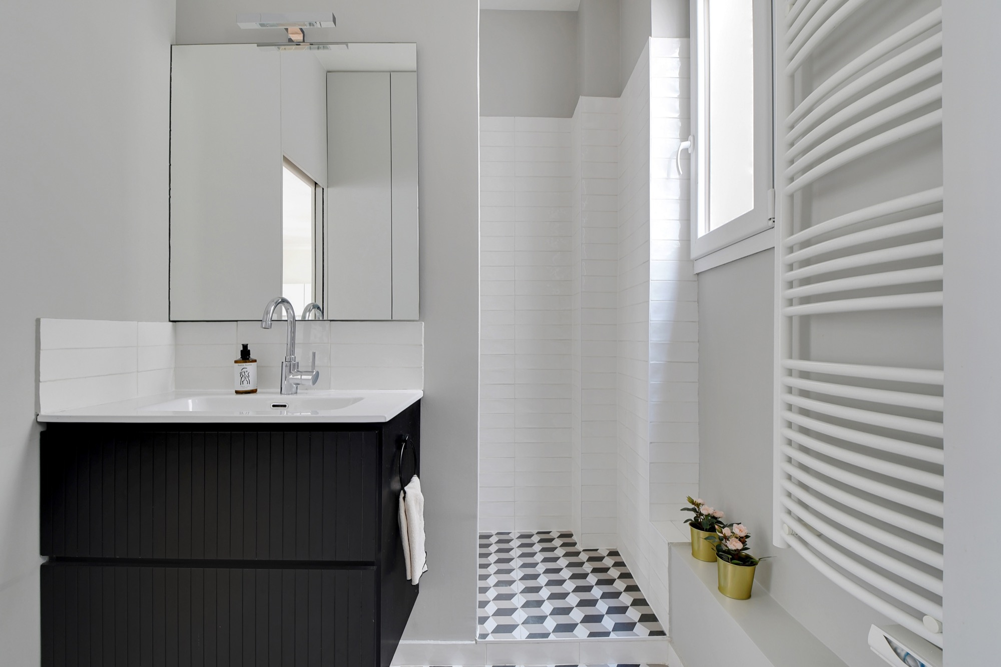 transformez votre salle de bain dans le 75005 avec notre service de rénovation sur mesure. offrez-vous un espace moderne, fonctionnel et esthétiquement plaisant. contactez-nous dès maintenant pour un devis personnalisé et réalisez le projet de vos rêves.