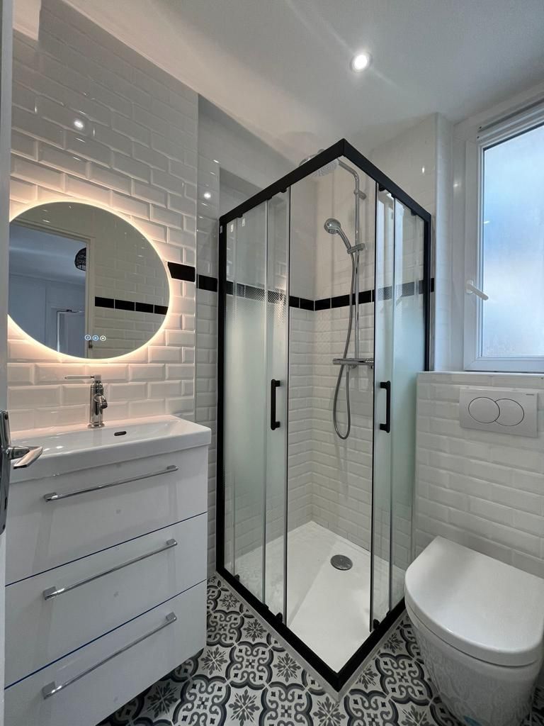 spécialistes de la rénovation de salle de bain accessible à paris : solutions adaptées pour seniors et pmr, design moderne, devis gratuit et réalisation rapide pour un espace sécurisé et confortable.