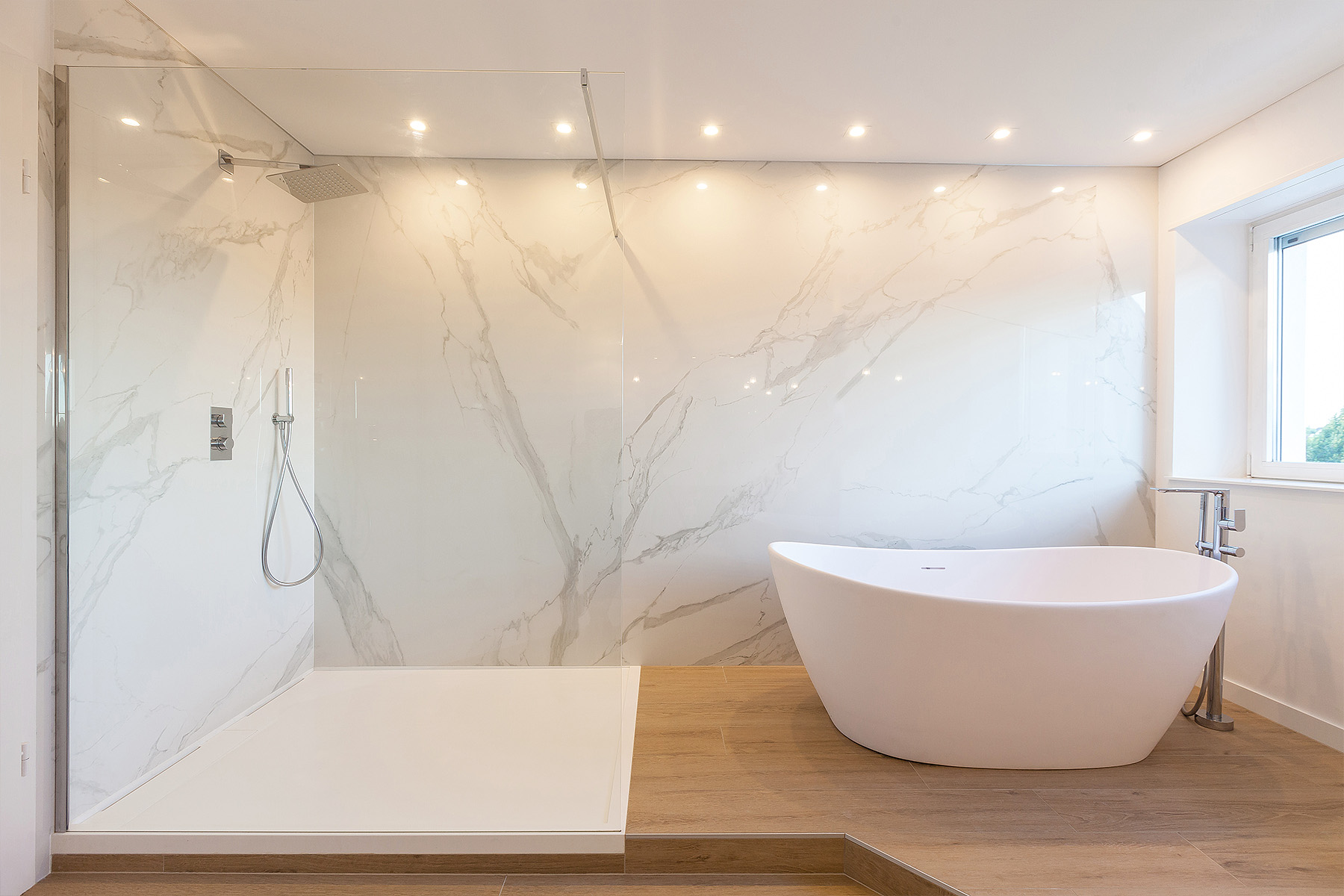 transformez votre salle de bain en un espace de luxe au cœur de paris 75005. notre expertise en rénovation vous garantit des finitions haut de gamme et un design sur mesure pour un confort inégalé.