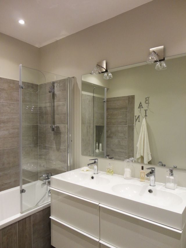 découvrez notre service de rénovation de salle de bain de luxe à paris 75005. transformez votre espace avec des designs élégants et des matériaux haut de gamme pour une expérience de bien-être inégalée.