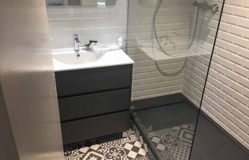 découvrez nos services de rénovation de salle de bain à paris 5ᵉ. offrez à votre espace un design moderne et fonctionnel, adapté à vos besoins. contactez-nous pour une consultation gratuite et transformez votre salle de bain en un havre de paix.