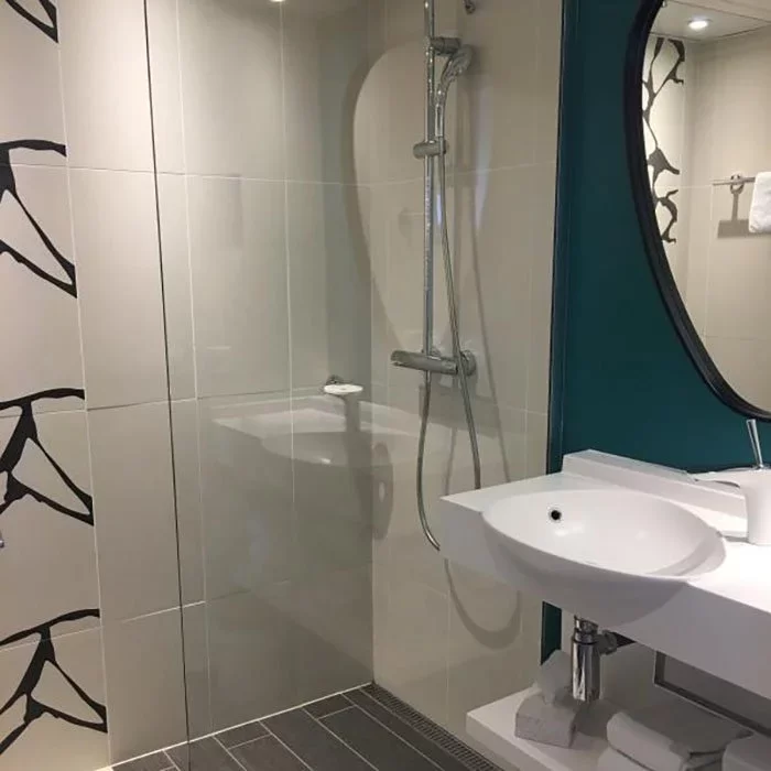 découvrez nos services de rénovation de salle de bain dans le 5ème arrondissement de paris. transformez votre espace avec style et confort grâce à nos experts qualifiés. demandez un devis personnalisé aujourd'hui !