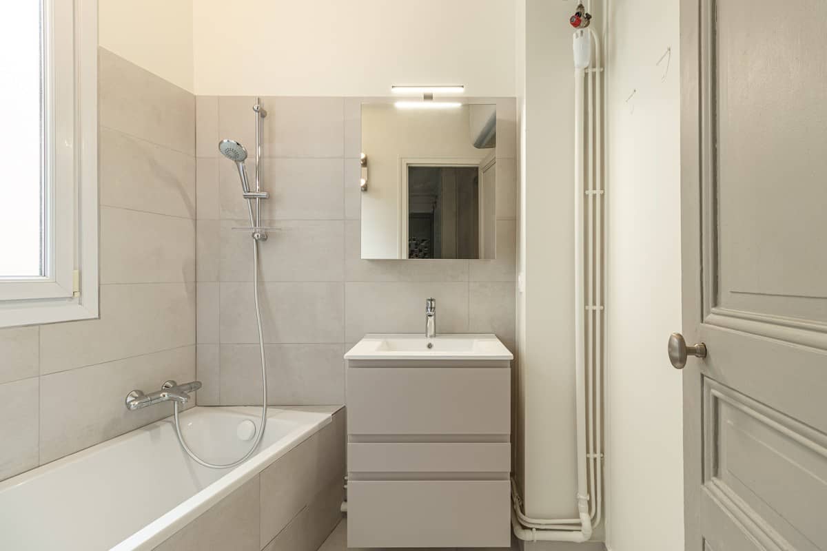 confiez la rénovation de votre salle de bain à paris 75005 à des spécialistes. devis gratuit, matériaux de qualité et aménagements sur mesure pour un espace moderne et fonctionnel.