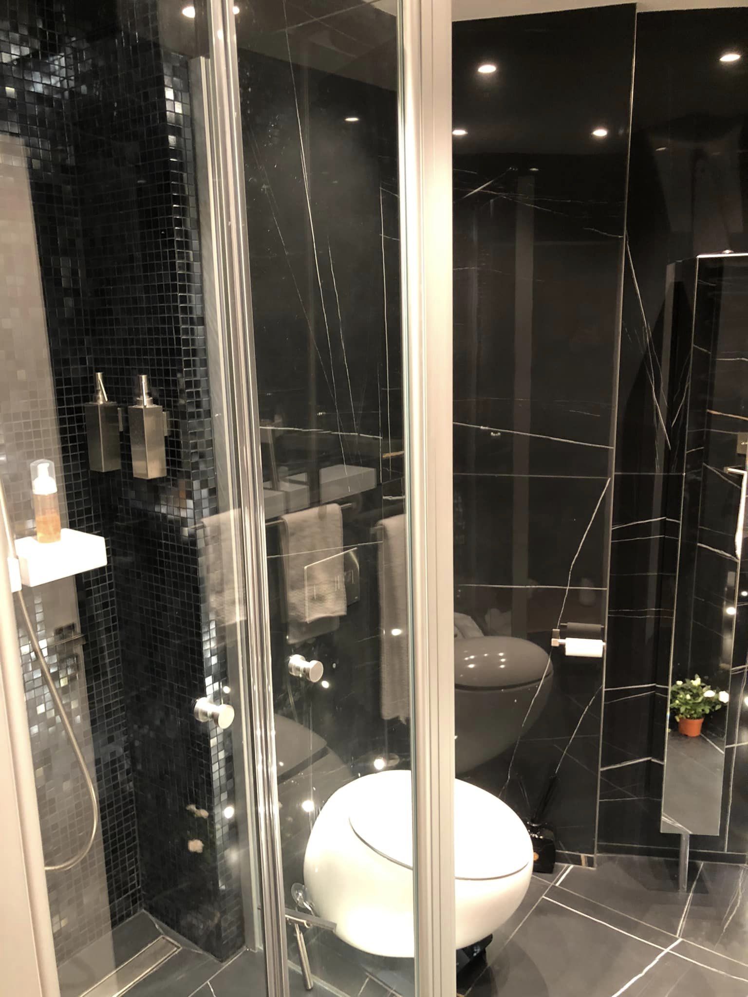 confiez la rénovation de votre salle de bain à paris 75005 à des experts qualifiés. modernisez votre espace avec des solutions sur-mesure, un accompagnement personnalisé et des finitions de qualité. demandez un devis gratuit !