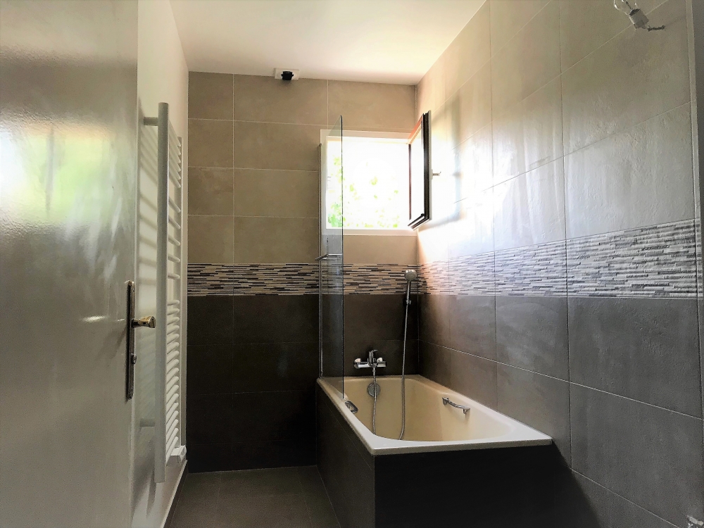 découvrez nos services de rénovation de salles de bains dans le 75005. transformez votre espace avec des designs modernes et fonctionnels. contactez-nous pour un devis personnalisé et des conseils d'experts.