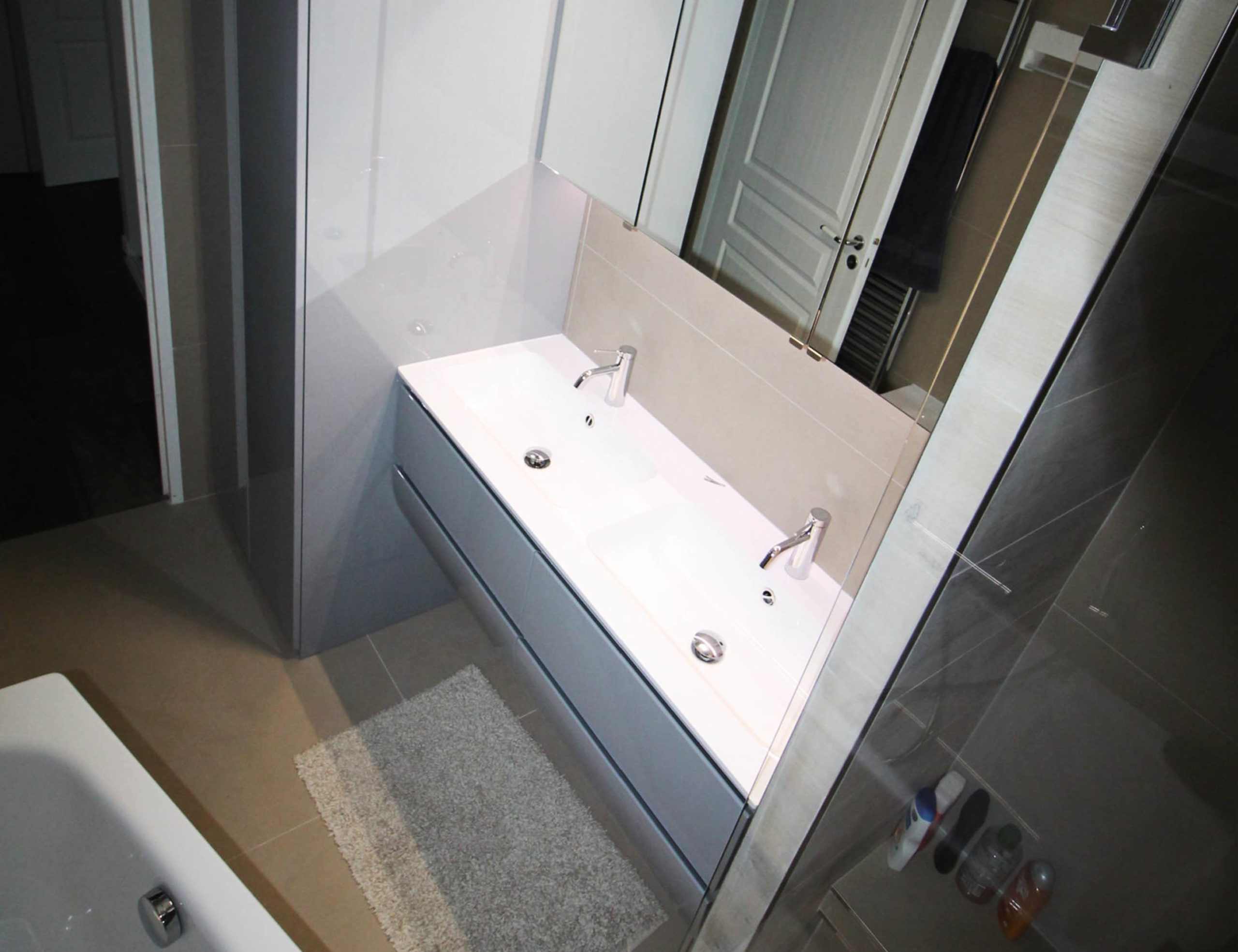 découvrez notre service de rénovation de salle de bains dans le 75005. transformez votre espace avec des designs modernes, des matériaux de qualité et un savoir-faire exceptionnel. contactez-nous pour un devis personnalisé et redonnez vie à votre salle de bains.