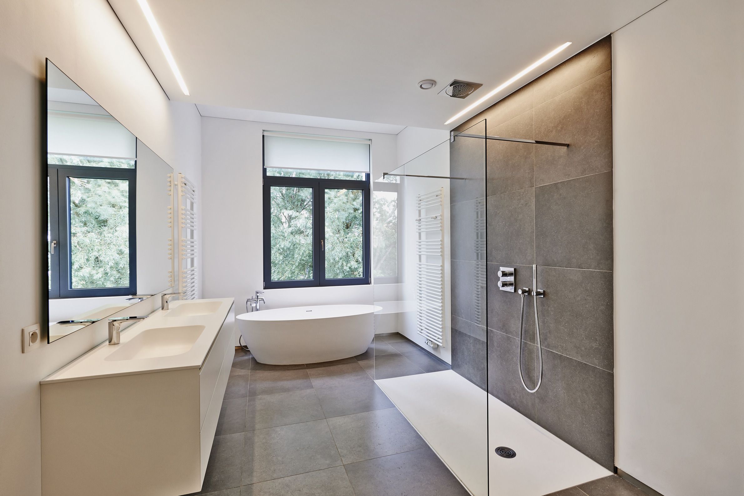 découvrez comment créer une salle de bain minimaliste à paris 75005 : conseils de décoration, inspirations et astuces pour un espace élégant, épuré et fonctionnel.