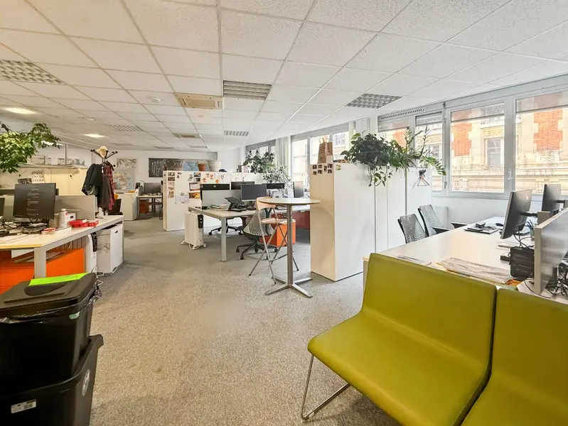 découvrez les tendances peinture pour bureaux à paris 75005 : couleurs modernes, conseils déco et inspirations pour transformer vos espaces de travail professionnels.