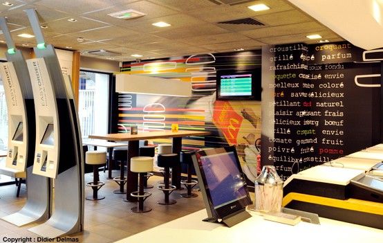 découvrez la transformation du mcdonald's saint-lazare : un nouveau look moderne, des services innovants et une expérience client améliorée au cœur de paris.
