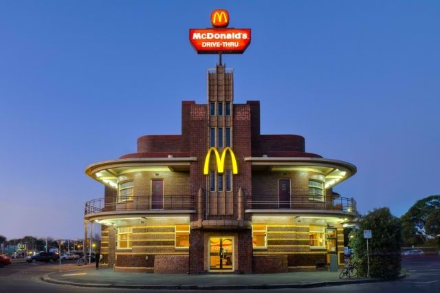 découvrez la transformation du mcdonald's saint-lazare : un nouveau design moderne, plus écologique et des espaces repensés pour améliorer votre expérience client en plein cœur de paris.