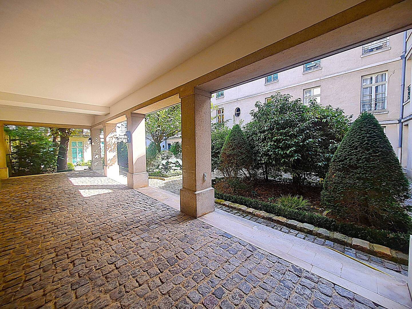 découvrez nos conseils et idées pour l'aménagement d'un studio à paris 75005. optimisez votre espace, gagnez en confort et en fonctionnalité grâce à des solutions adaptées à votre petit appartement parisien.