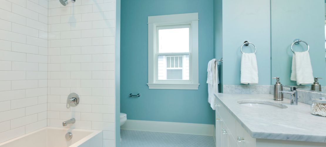 découvrez les couleurs tendance pour sublimer votre salle de bain en 2024 : inspirations, conseils déco et associations harmonieuses pour un espace moderne et élégant.