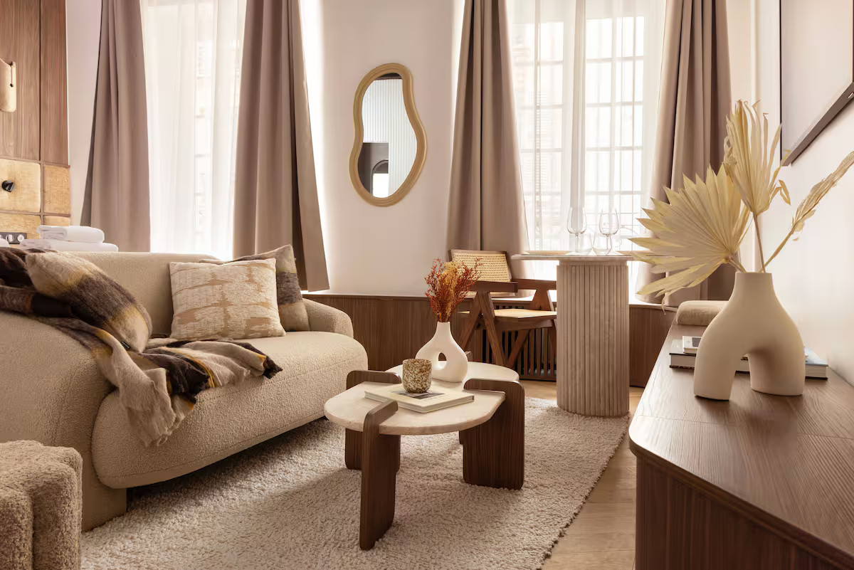 découvrez les meilleurs décors de studio à paris pour vos shootings photo, tournages vidéo ou événements professionnels. des espaces créatifs, modulables et entièrement équipés au cœur de la capitale.