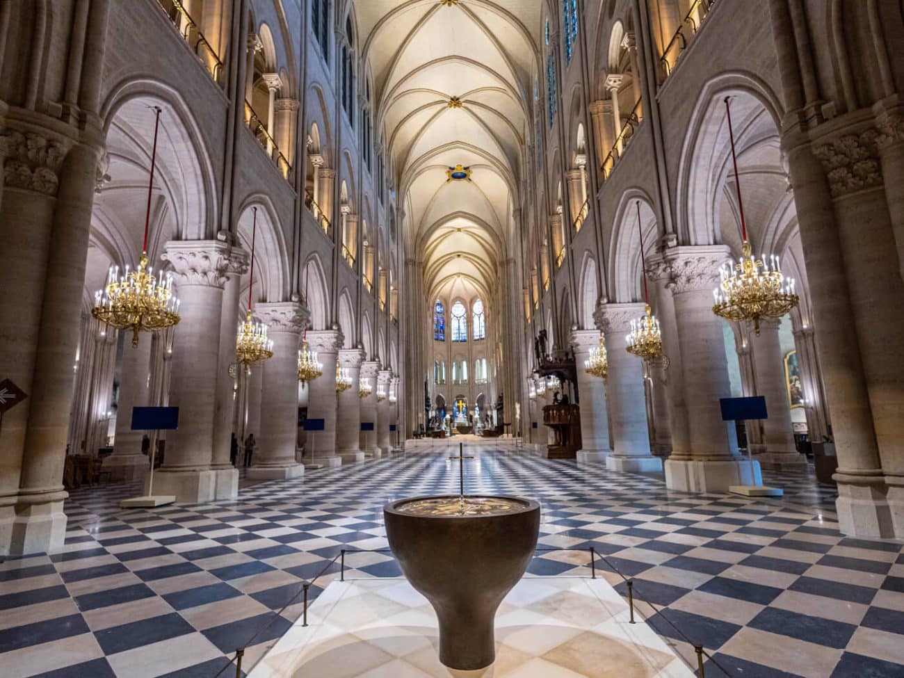 découvrez nos services de finitions intérieures à paris 75005 : peinture, revêtements muraux, sols, pose de moulures et rénovation sur-mesure pour sublimer votre espace.