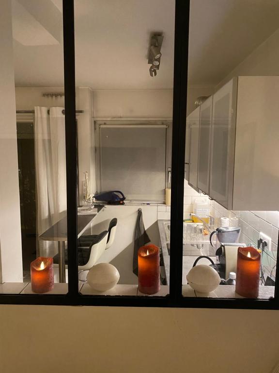 découvrez nos services de finitions studio à paris : des interventions soignées pour sublimer votre espace, des matériaux de qualité et des artisans expérimentés pour un résultat professionnel et durable.