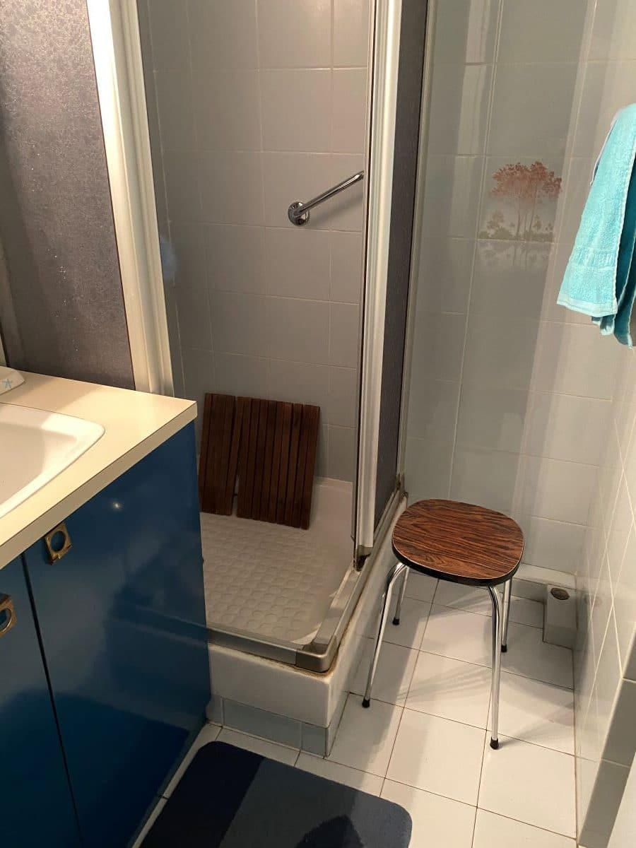 protégez votre salle de bain à paris avec une isolation efficace contre l'humidité, les déperditions de chaleur et le bruit. découvrez nos solutions d'isolation sur mesure pour un confort optimal et des économies d'énergie.