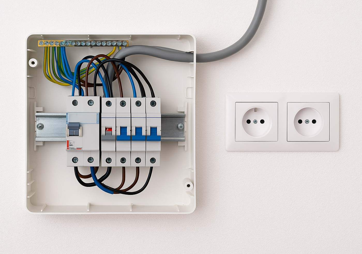 découvrez les normes électriques à respecter à paris en 2025 pour garantir la sécurité et la conformité de vos installations. conseils, réglementations et mises à jour pour vos projets électriques.