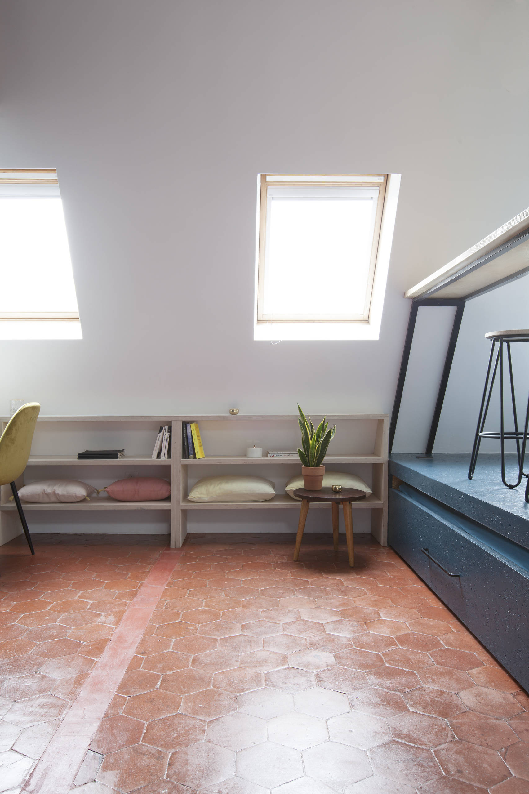 découvrez nos conseils pratiques pour optimiser le rangement de votre studio à paris 75005 et gagner de l'espace sans sacrifier votre confort. astuces et solutions sur mesure pour petits espaces !