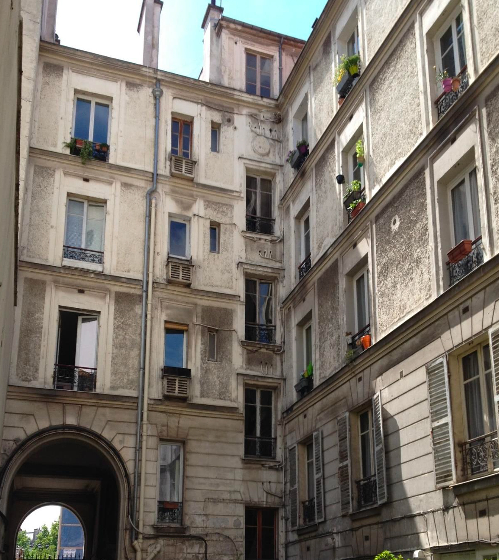 découvrez nos services de peinture pour copropriété à paris 75005 : ravalement, rénovation et entretien des parties communes. devis gratuit et interventions rapides par des professionnels qualifiés.