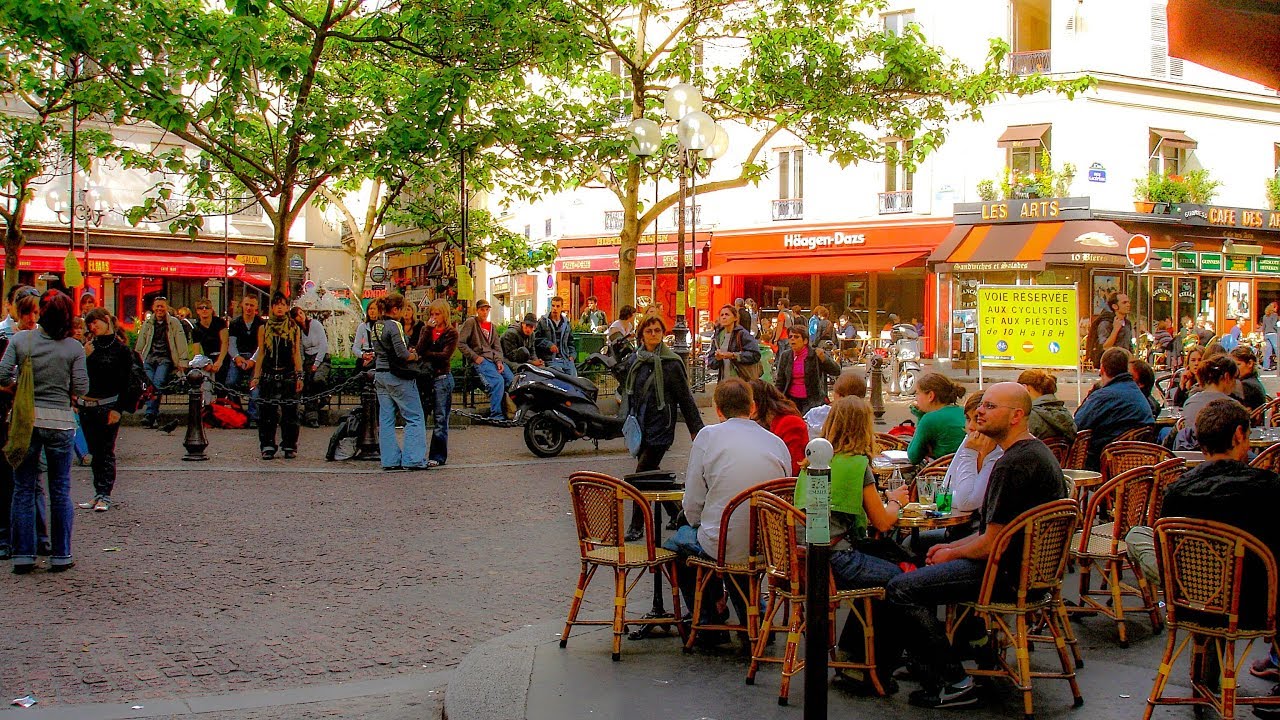 découvrez la place de la contrescarpe, une place animée au cœur du quartier latin à paris, célèbre pour ses cafés pittoresques, son ambiance conviviale et son histoire riche.